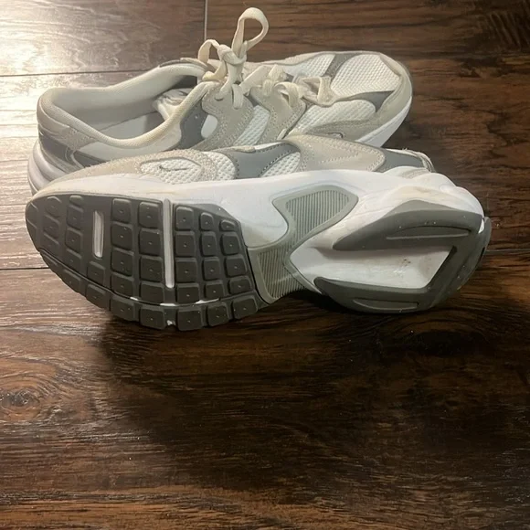 Nike White and Gray Sneakers AL8 - Picture 5 of 5